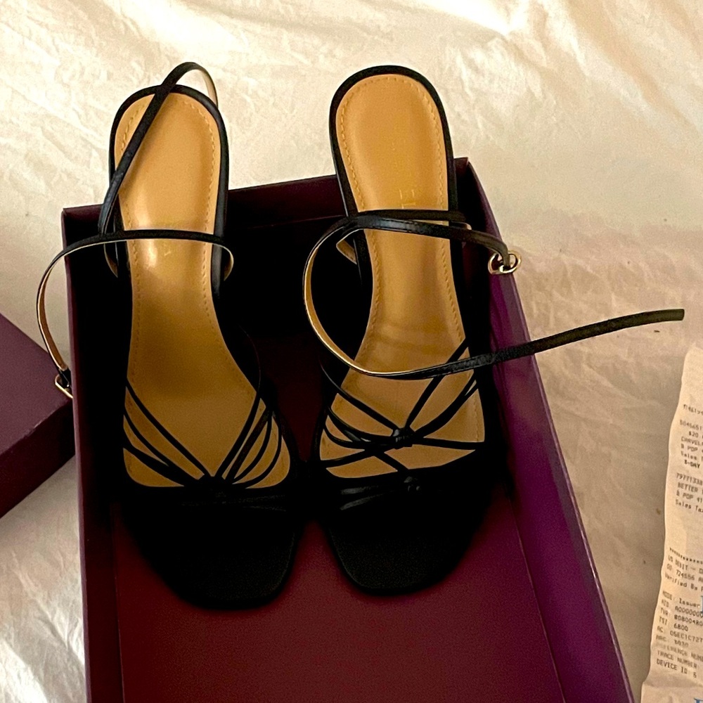 Carvela Black NWT size 7.5 woman’s dress shoe/sandal